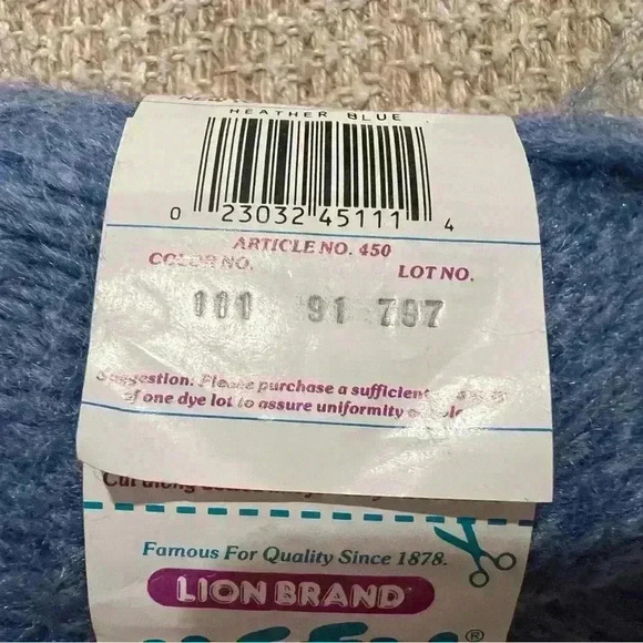 Vintage Lion Brand Jiffy mohair look pure acrylic yarn, brand new and unused. - Picture 2 of 3